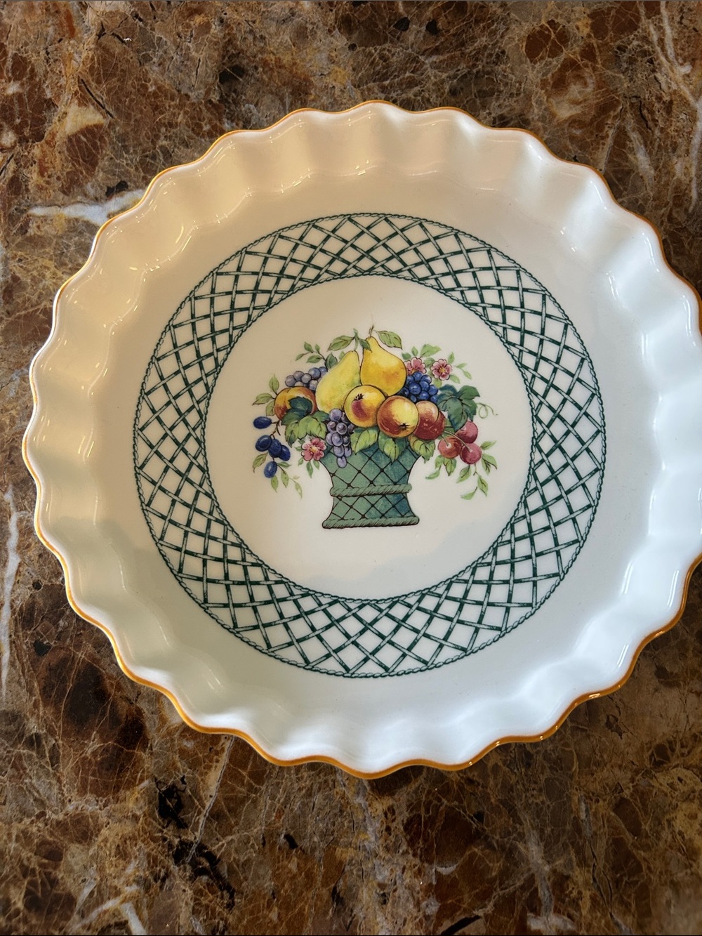 Villeroy & Boch White pie dish with Green Lattice and Multicolor Fruit Basket